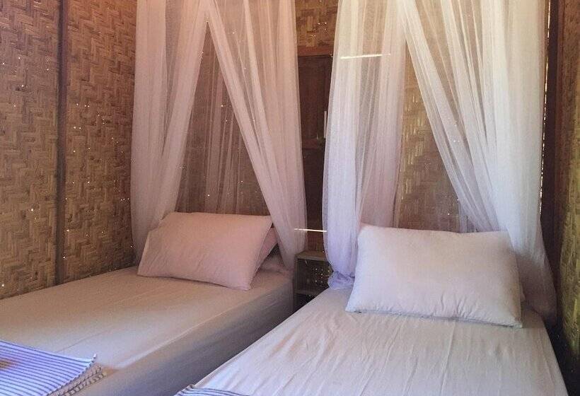 פנסיון Maleo Moyo Seaside Resort