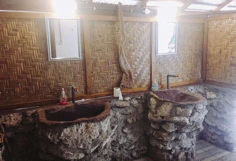 פנסיון Maleo Moyo Seaside Resort