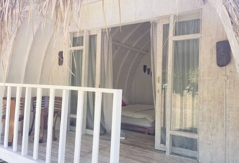 פנסיון Maleo Moyo Seaside Resort