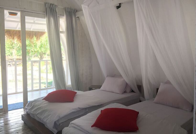 פנסיון Maleo Moyo Seaside Resort