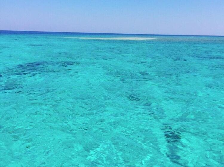 פנסיון Maleo Moyo Seaside Resort