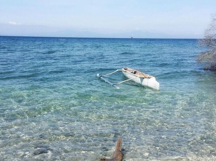 פנסיון Maleo Moyo Seaside Resort