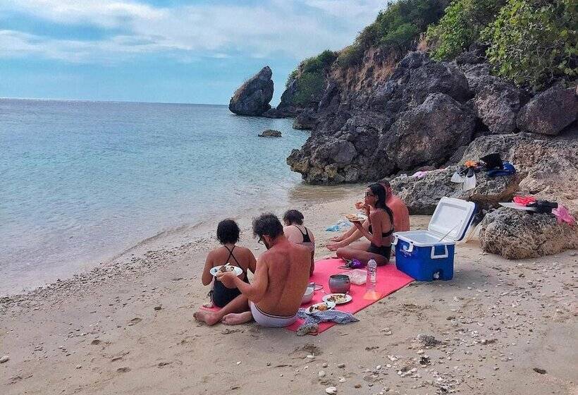 פנסיון Maleo Moyo Seaside Resort