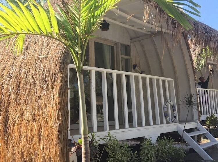 פנסיון Maleo Moyo Seaside Resort