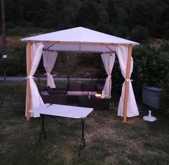 مبيت وإفطار Ferme Auberge à La Colline