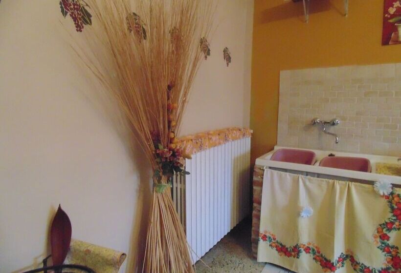 مبيت وإفطار La Rosa Tra Le Vigne