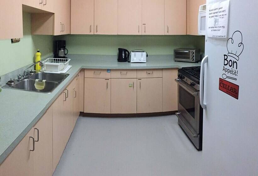 Castle Mountain Ski Lodge   Hostel