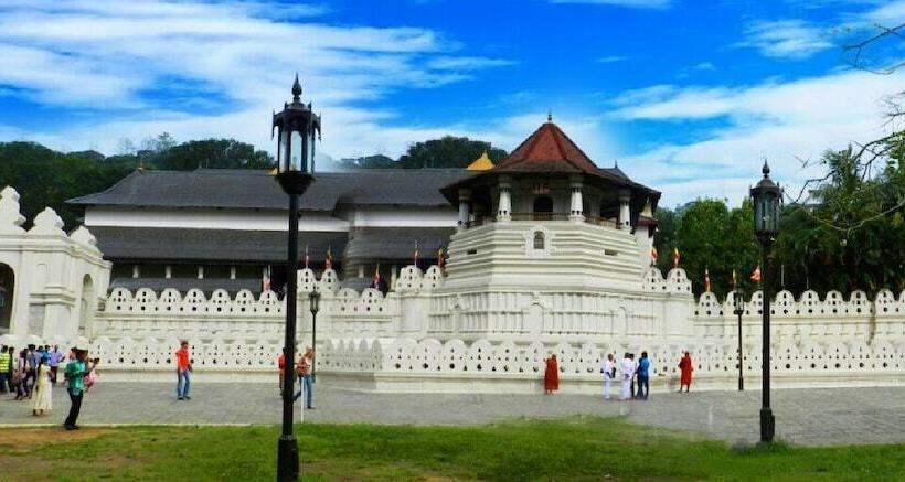 Green Tulip Hotel Kandy