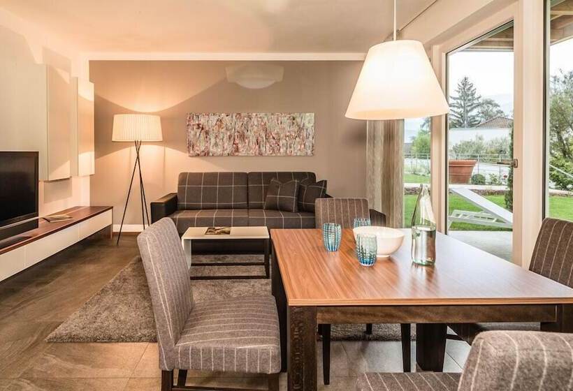 Hidalgo Suites & Restaurant