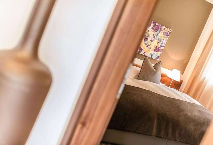 Hidalgo Suites & Restaurant