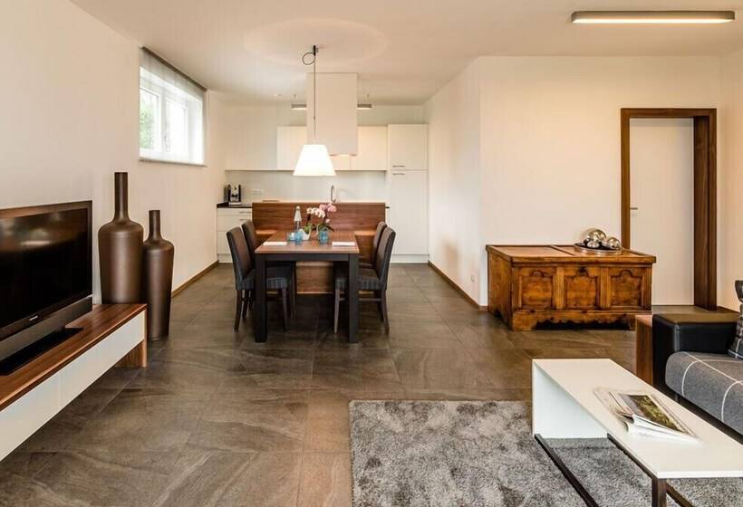 Hidalgo Suites & Restaurant