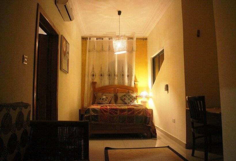 هتل Accra Royal Castle Apartments & Suites
