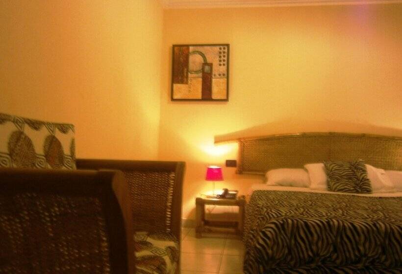 هتل Accra Royal Castle Apartments & Suites