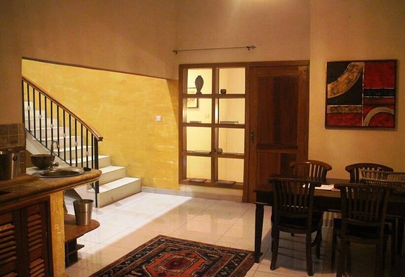 هتل Accra Royal Castle Apartments & Suites