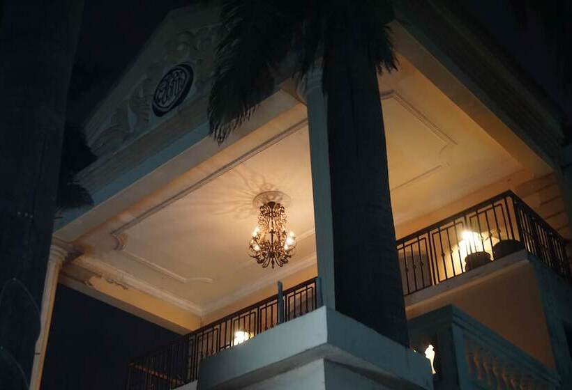 酒店 Accra Royal Castle Apartments & Suites