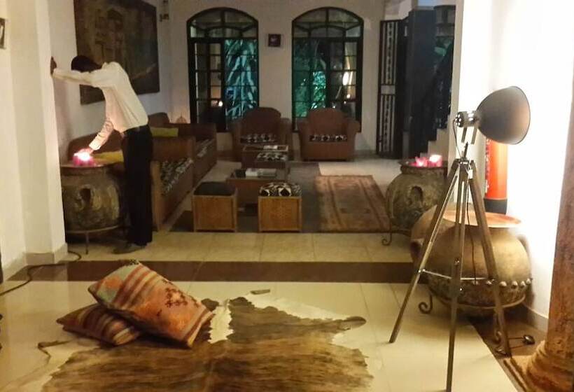 هتل Accra Royal Castle Apartments & Suites