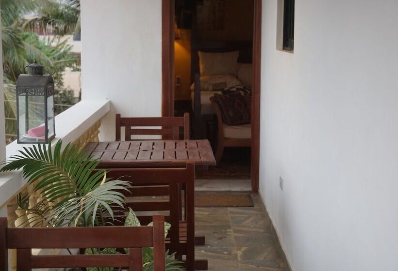 هتل Accra Royal Castle Apartments & Suites