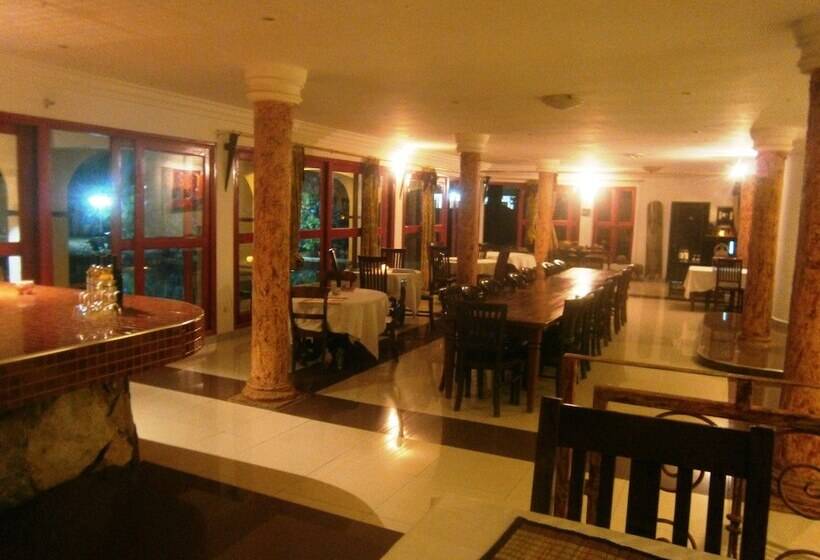 هتل Accra Royal Castle Apartments & Suites