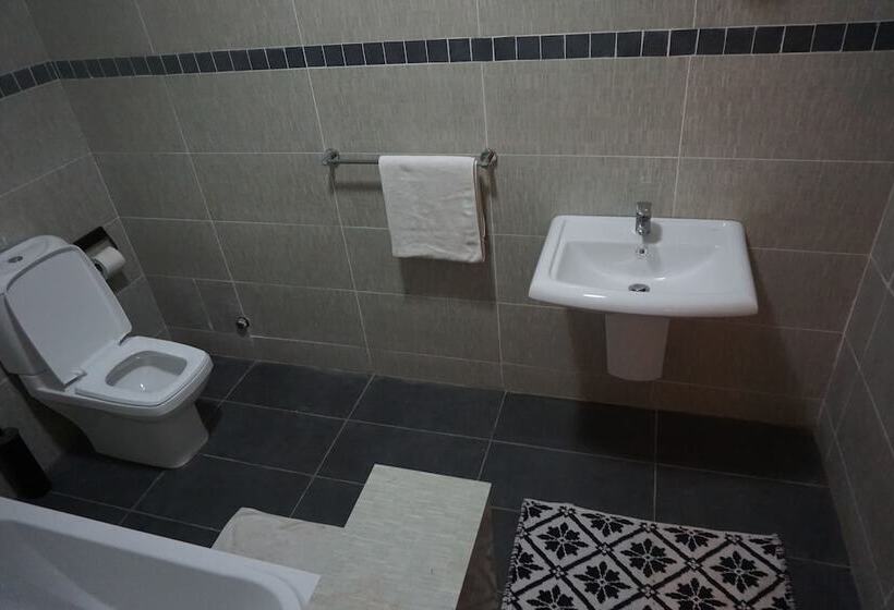 هتل Accra Royal Castle Apartments & Suites