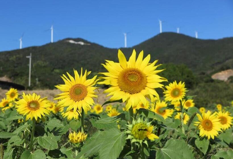 בית מלון כפרי Avan Sukumo