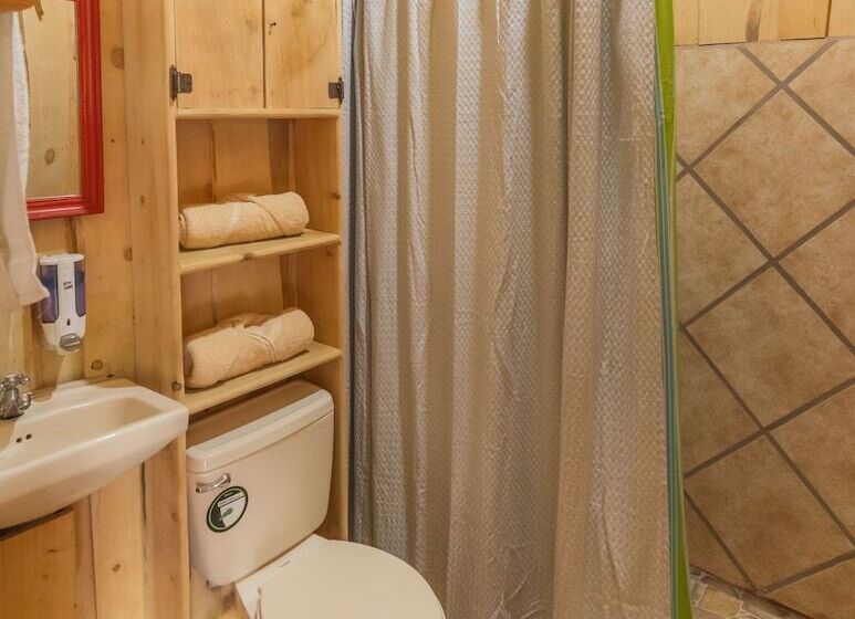 فندق Cedrela Ecolodge