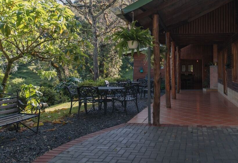 فندق Cedrela Ecolodge
