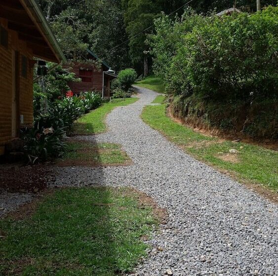 فندق Cedrela Ecolodge