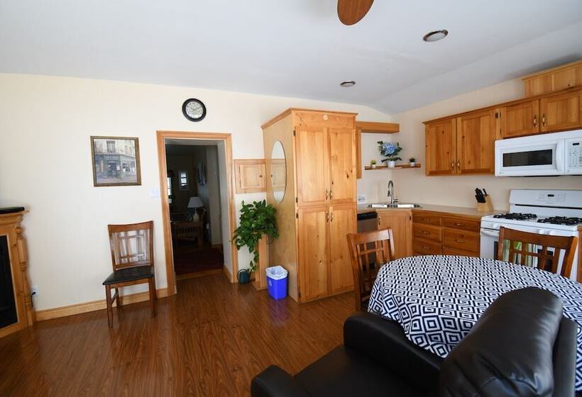 فندق Dewar's Inn On The River