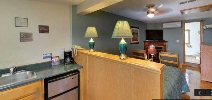 فندق Dewar's Inn On The River