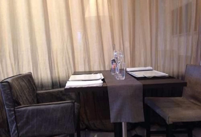 Отель Hôtel Restaurant Besson La Taverne