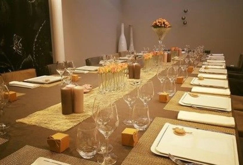 Отель Hôtel Restaurant Besson La Taverne