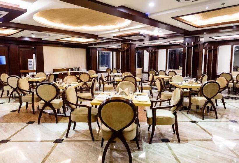 فندق Konark Grand