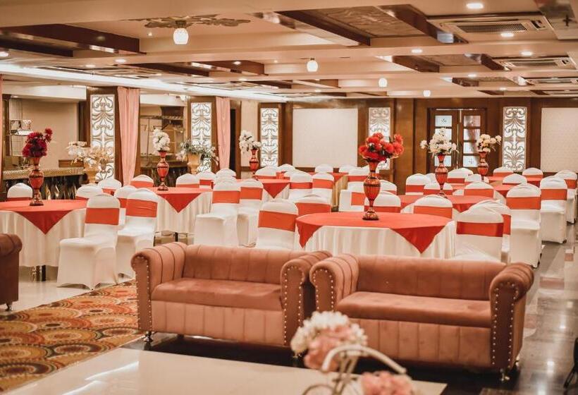 فندق Konark Grand