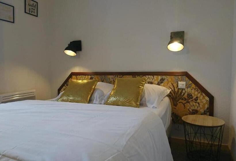 Отель Les Deux Porches