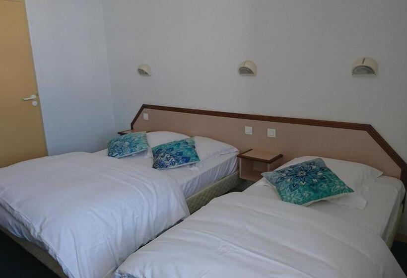 Отель Les Deux Porches