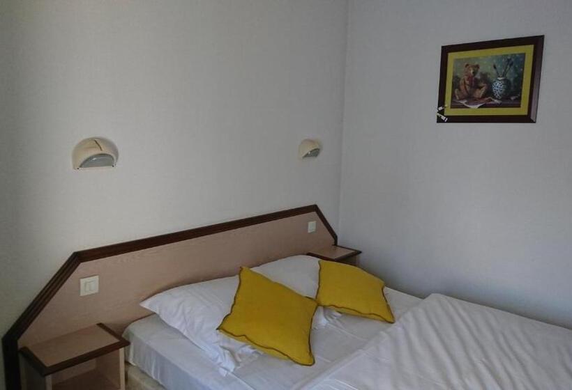 Отель Les Deux Porches