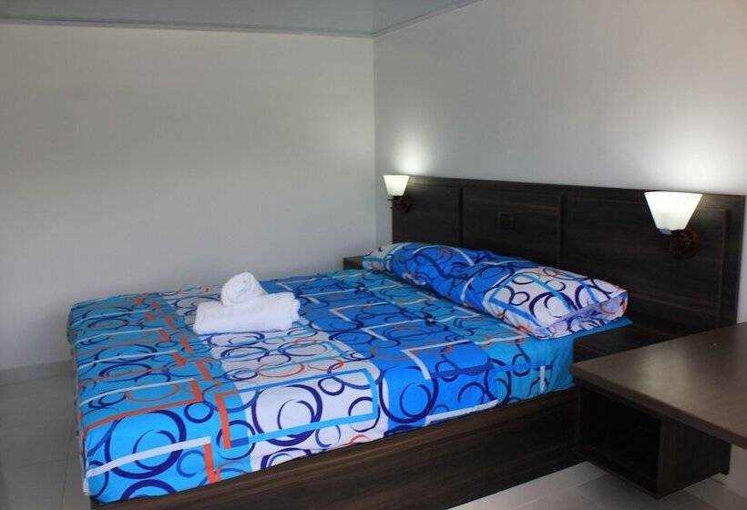 Отель Marineros Club Nautico