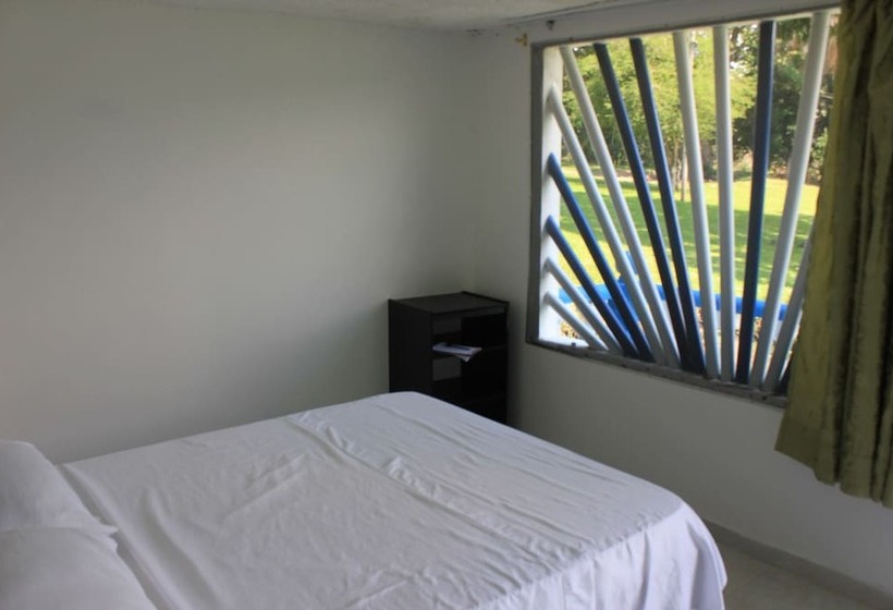 Отель Marineros Club Nautico