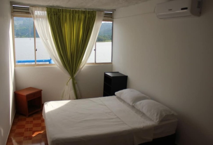 Отель Marineros Club Nautico