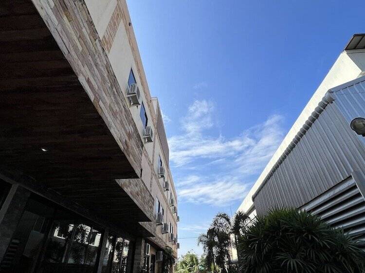 בית מלון כפרי Palm Spring Apartment