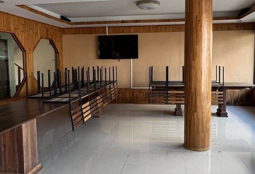 בית מלון כפרי Palm Spring Apartment