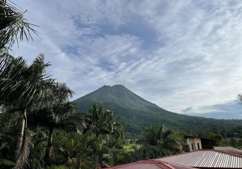 فندق Paradise Hot Springs Thermal Resort