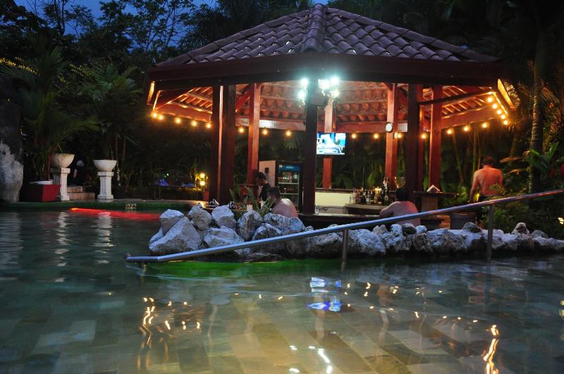 فندق Paradise Hot Springs Thermal Resort