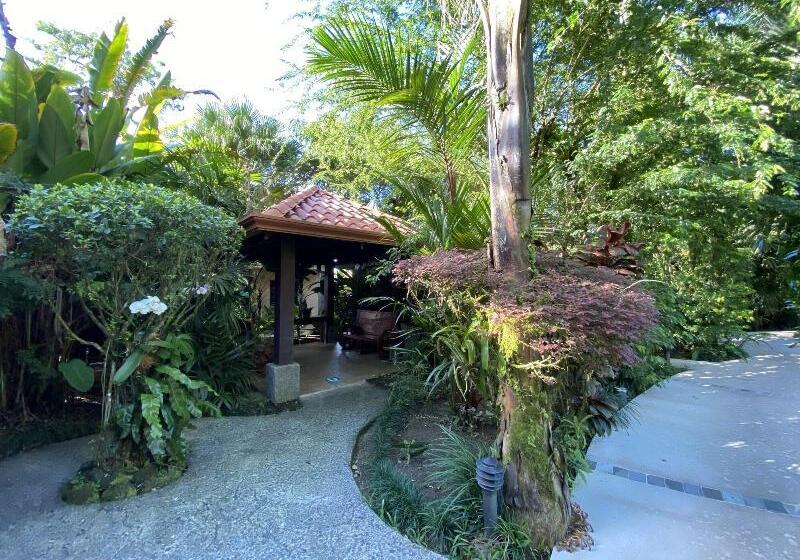 فندق Paradise Hot Springs Thermal Resort