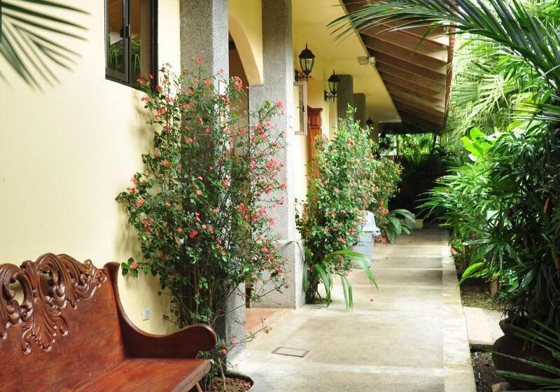 فندق Paradise Hot Springs Thermal Resort