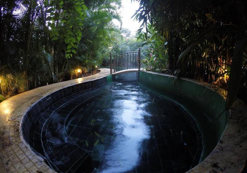 فندق Paradise Hot Springs Thermal Resort