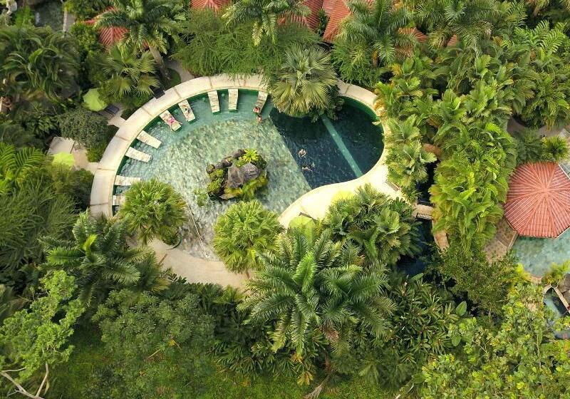 فندق Paradise Hot Springs Thermal Resort