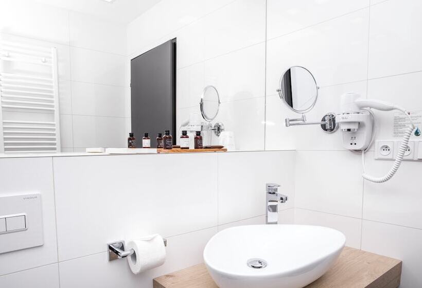 هتل Restart Superior