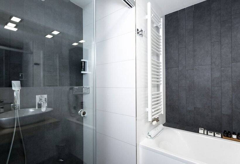 هتل Restart Superior