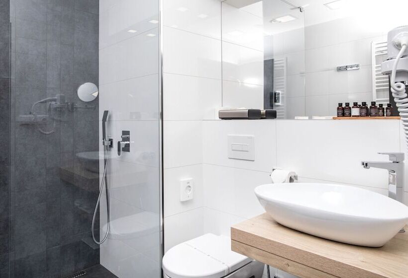 هتل Restart Superior